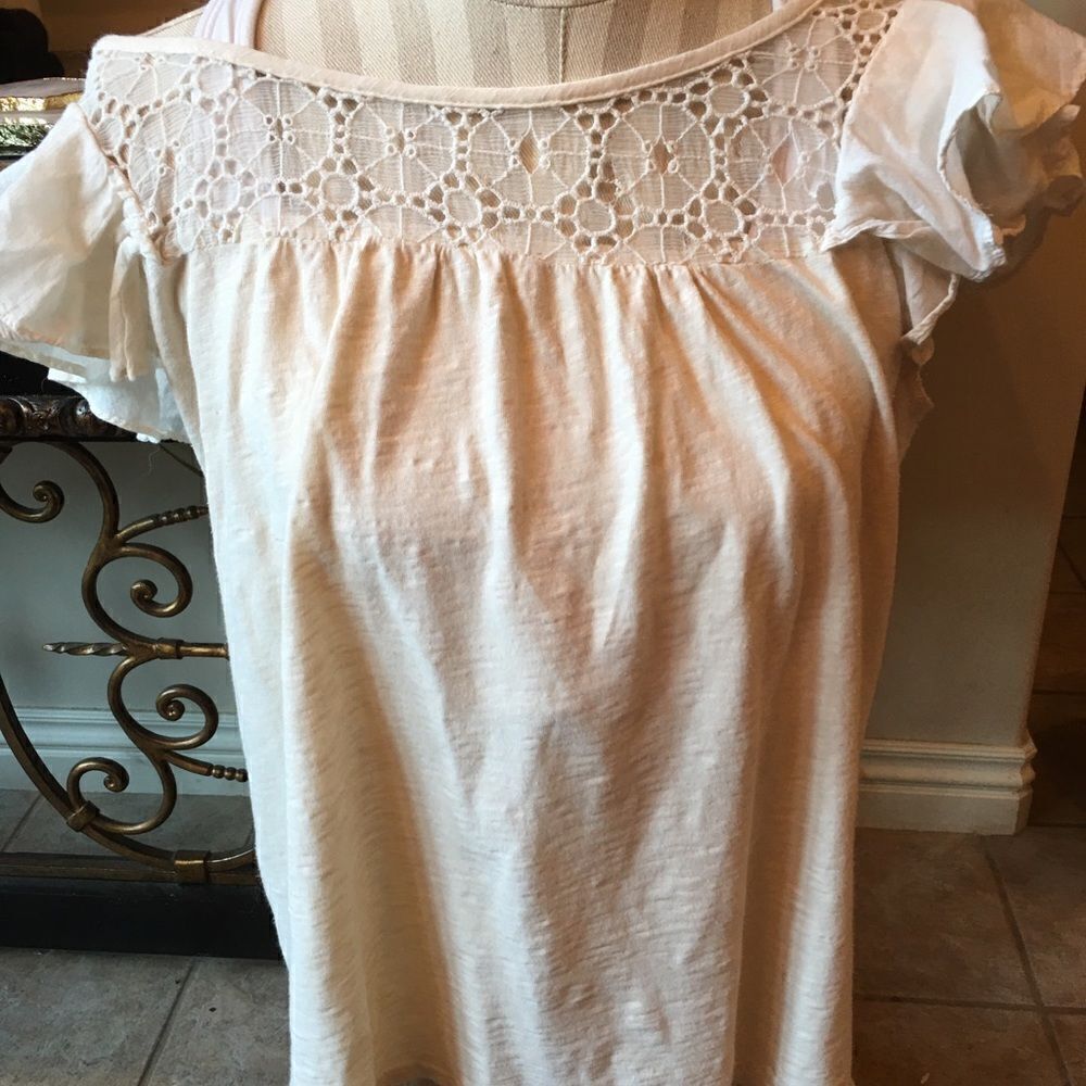 CREAM FLUTTER Sleeve & Lace Top!